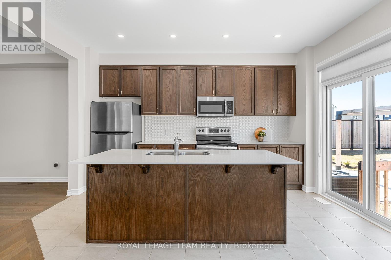 13 Bermondsey Way, Ottawa, Ontario  K2S 2Y7 - Photo 7 - X12161347
