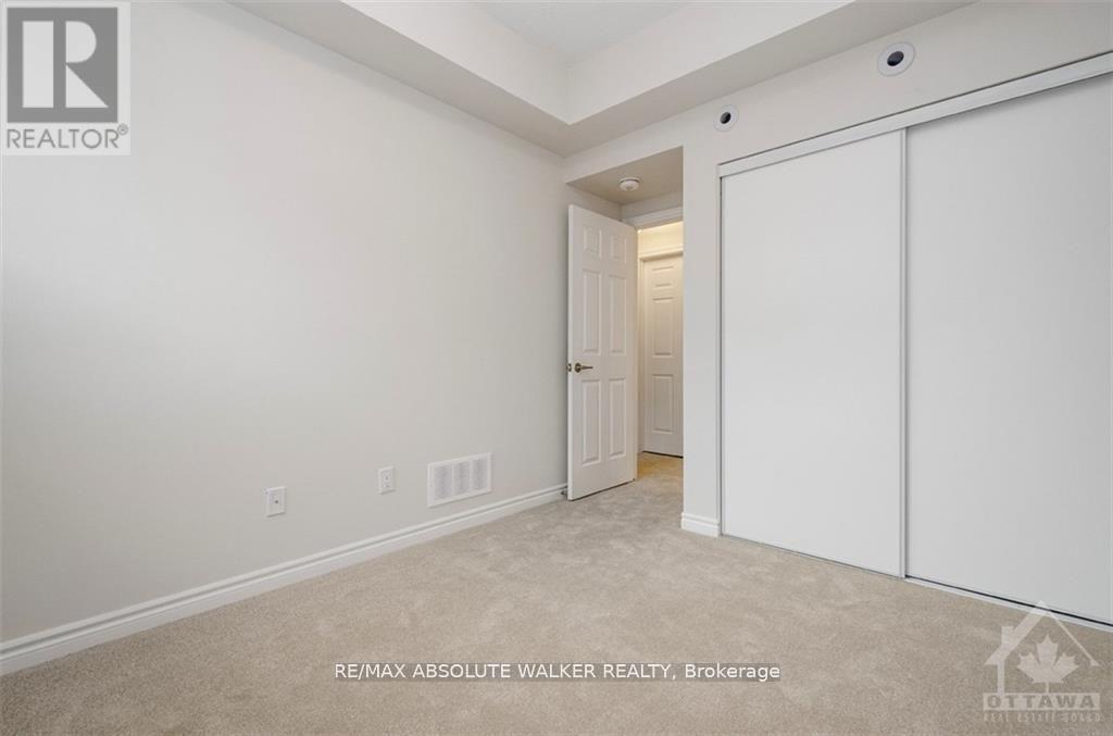 776 Mikinak Road, Ottawa, Ontario  K1K 5A5 - Photo 15 - X12161357