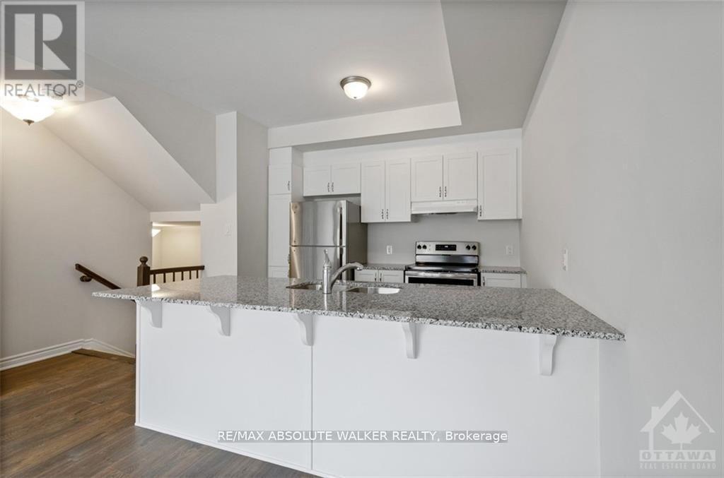 776 Mikinak Road, Ottawa, Ontario  K1K 5A5 - Photo 9 - X12161357