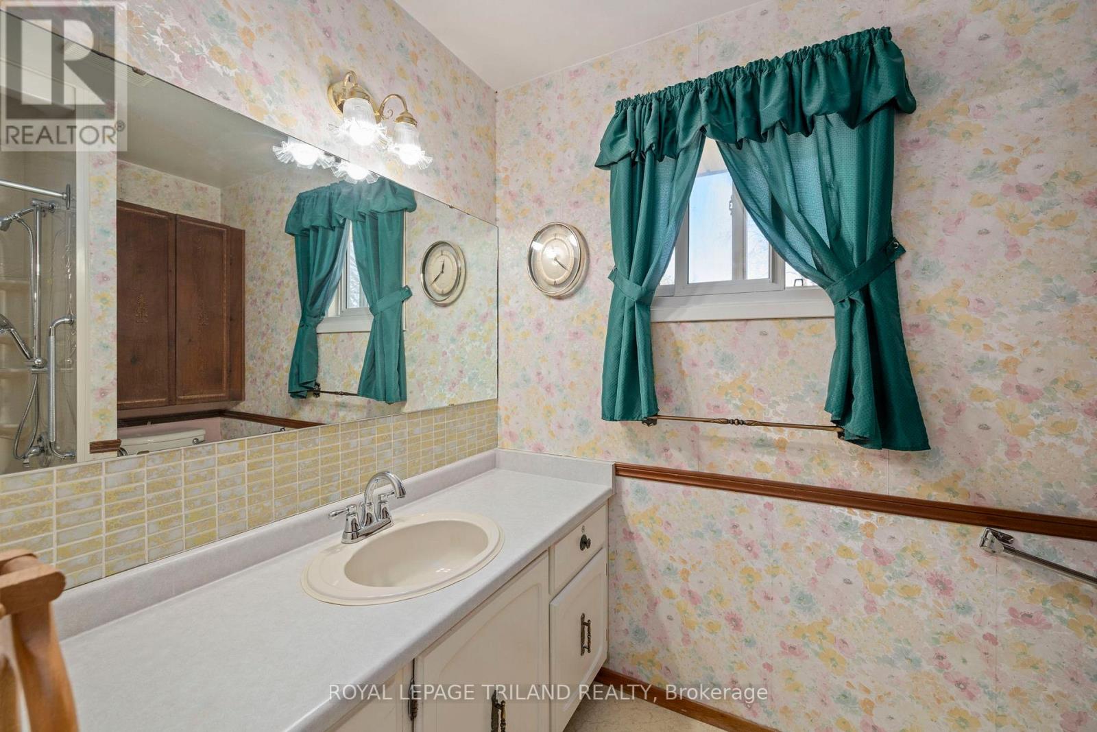 10280 Talbotville Gore Road, Southwold (Talbotville), Ontario  N5P 3T2 - Photo 18 - X12151708