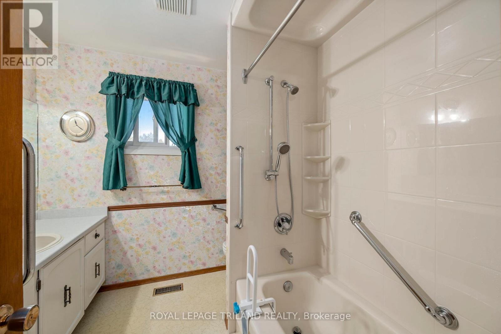 10280 Talbotville Gore Road, Southwold (Talbotville), Ontario  N5P 3T2 - Photo 17 - X12151708