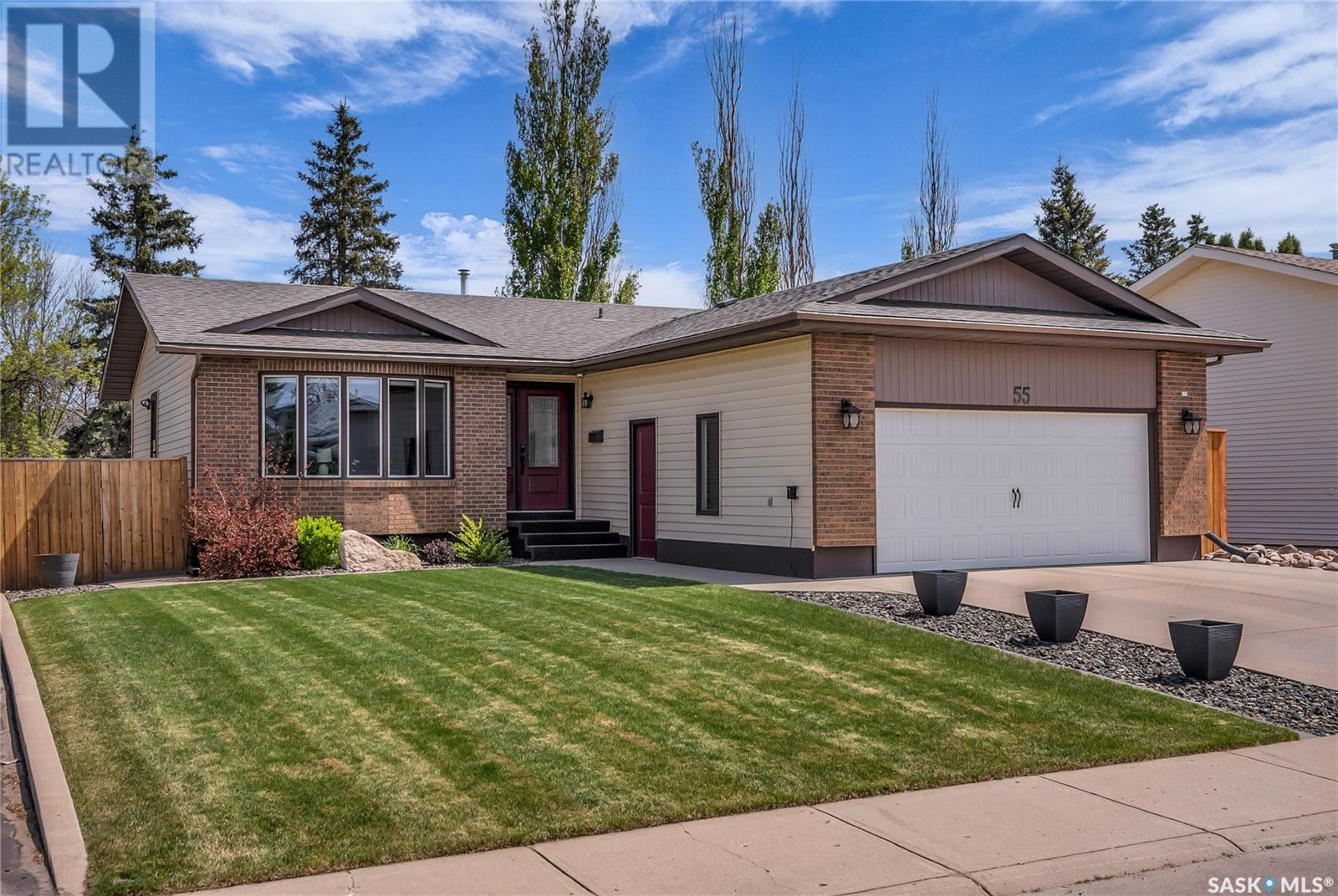 Property at 55 Robinson CRESCENT image 1