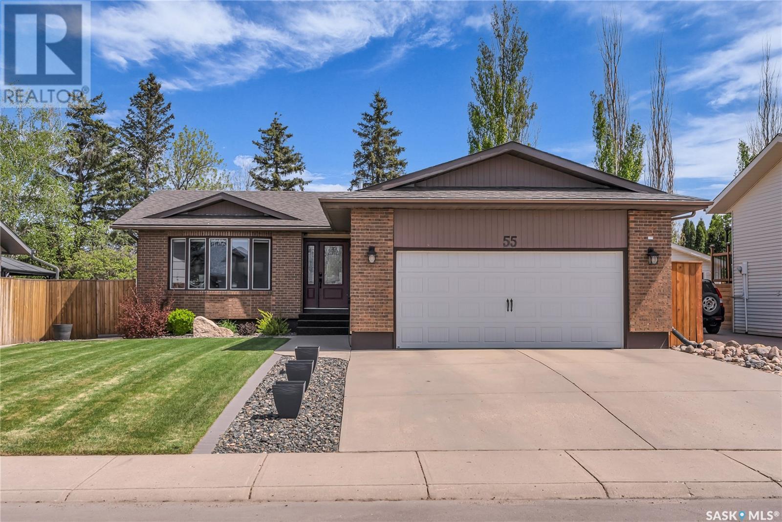 Property at 55 Robinson CRESCENT image 2