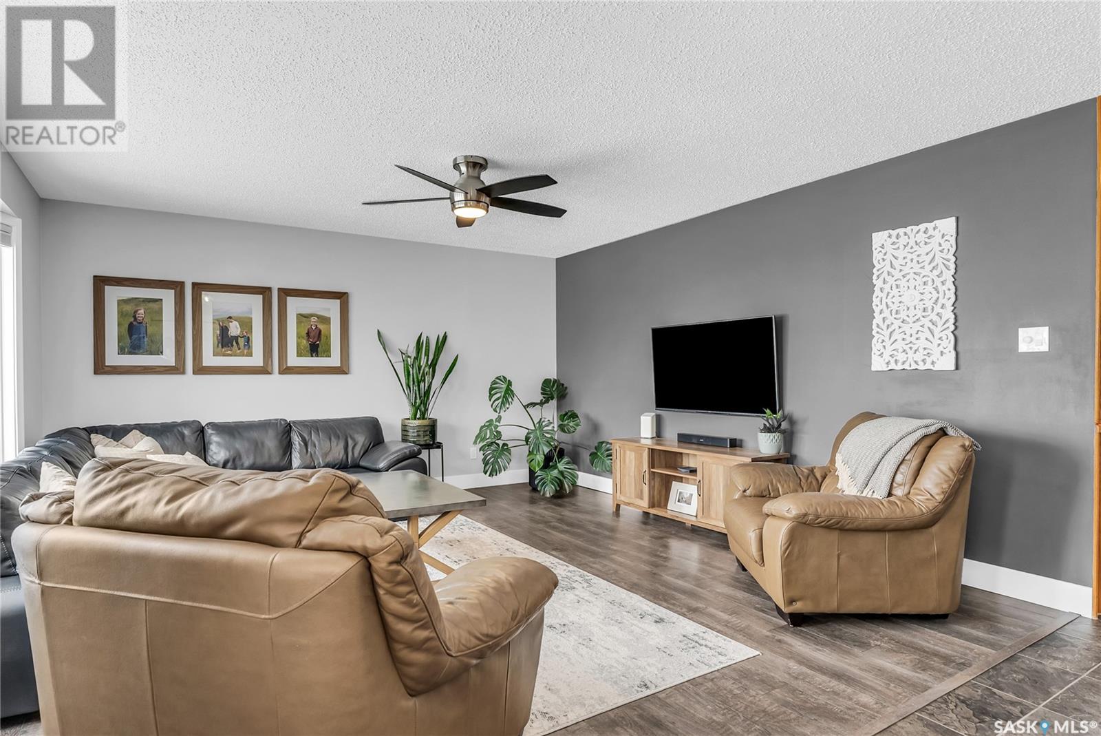 Property at 55 Robinson CRESCENT image 4