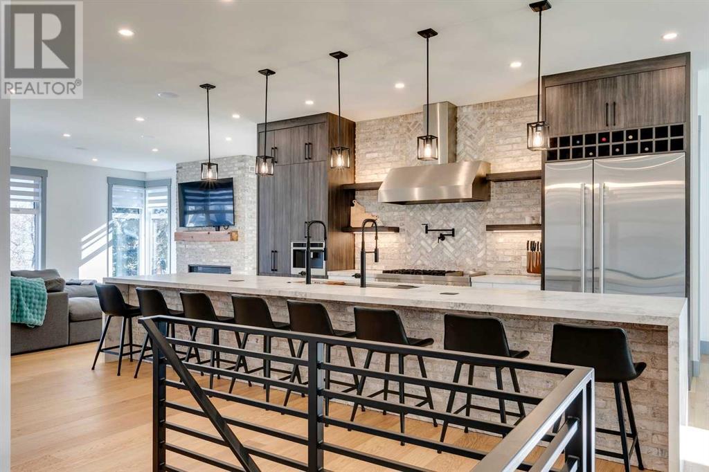 Property at 30 Roselawn Crescent NW image 3