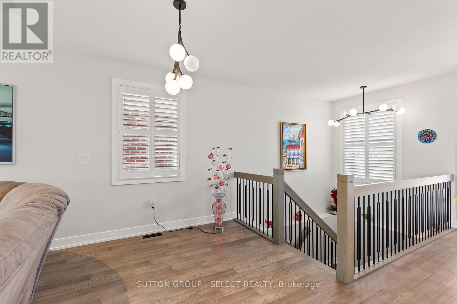 82 Wayside Lane, Southwold, Ontario  N5P 3T2 - Photo 7 - X12108495