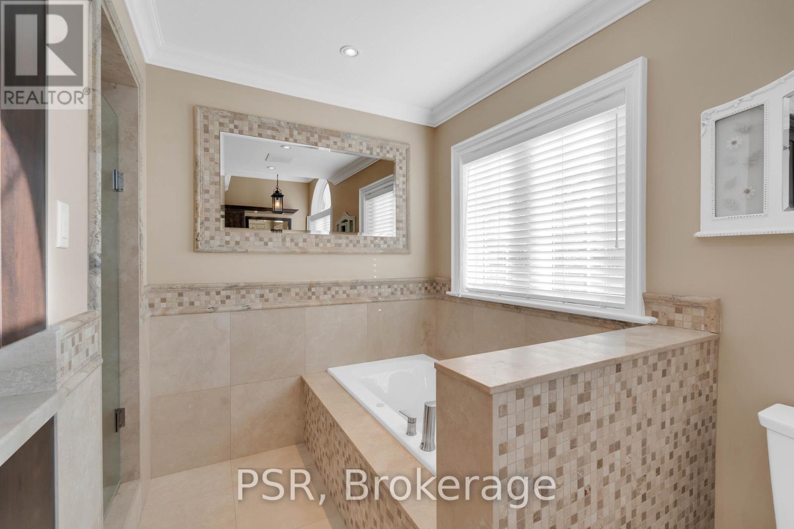 124 Elmpine Trail, King, Ontario  L7B 1K4 - Photo 31 - N12148272