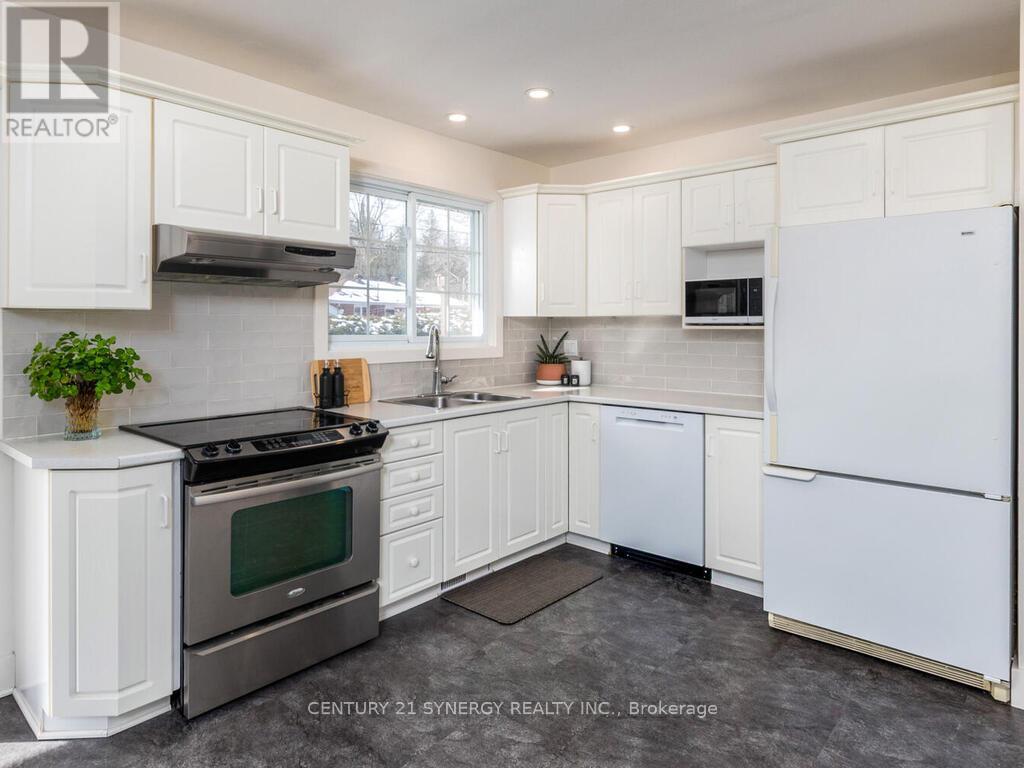 261 James Avenue, Renfrew, Ontario  K7V 2P1 - Photo 8 - X12058914