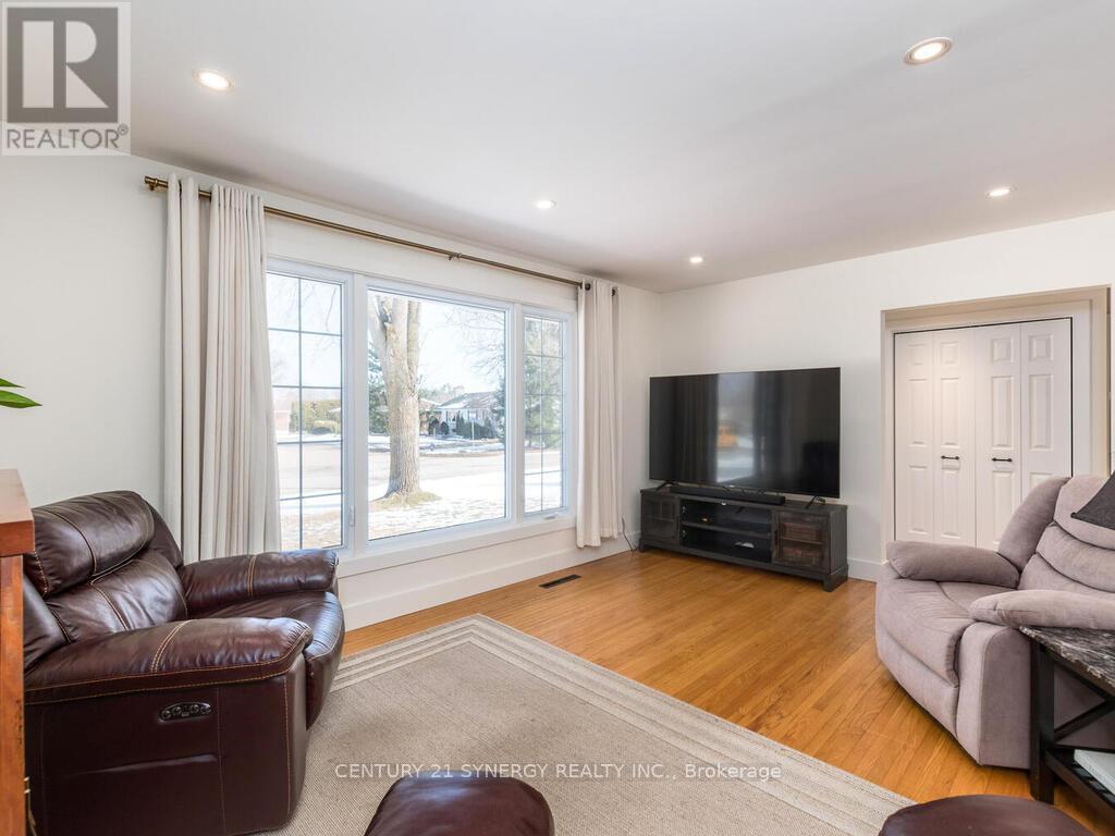 261 James Avenue, Renfrew, Ontario  K7V 2P1 - Photo 6 - X12058914
