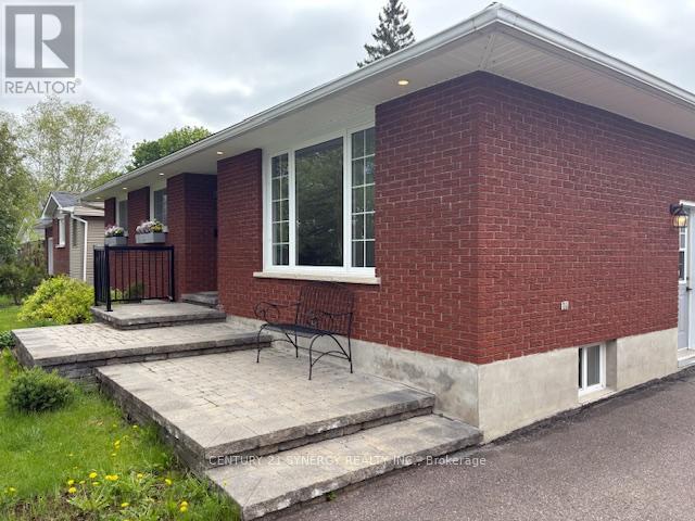261 James Avenue, Renfrew, Ontario  K7V 2P1 - Photo 2 - X12058914