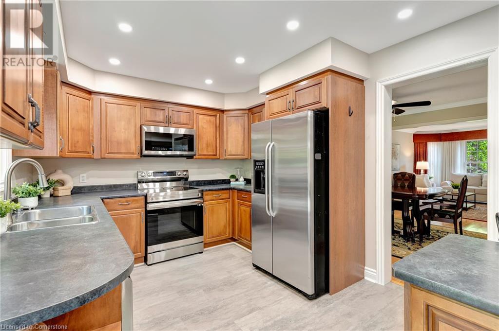 10 Huntingwood Court, Kitchener, Ontario  N2P 2A7 - Photo 7 - 40728930
