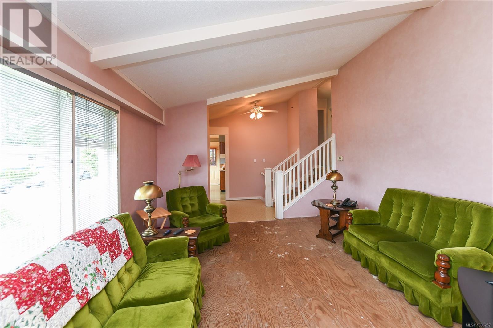 Property at 1932 Dogwood Dr image 3