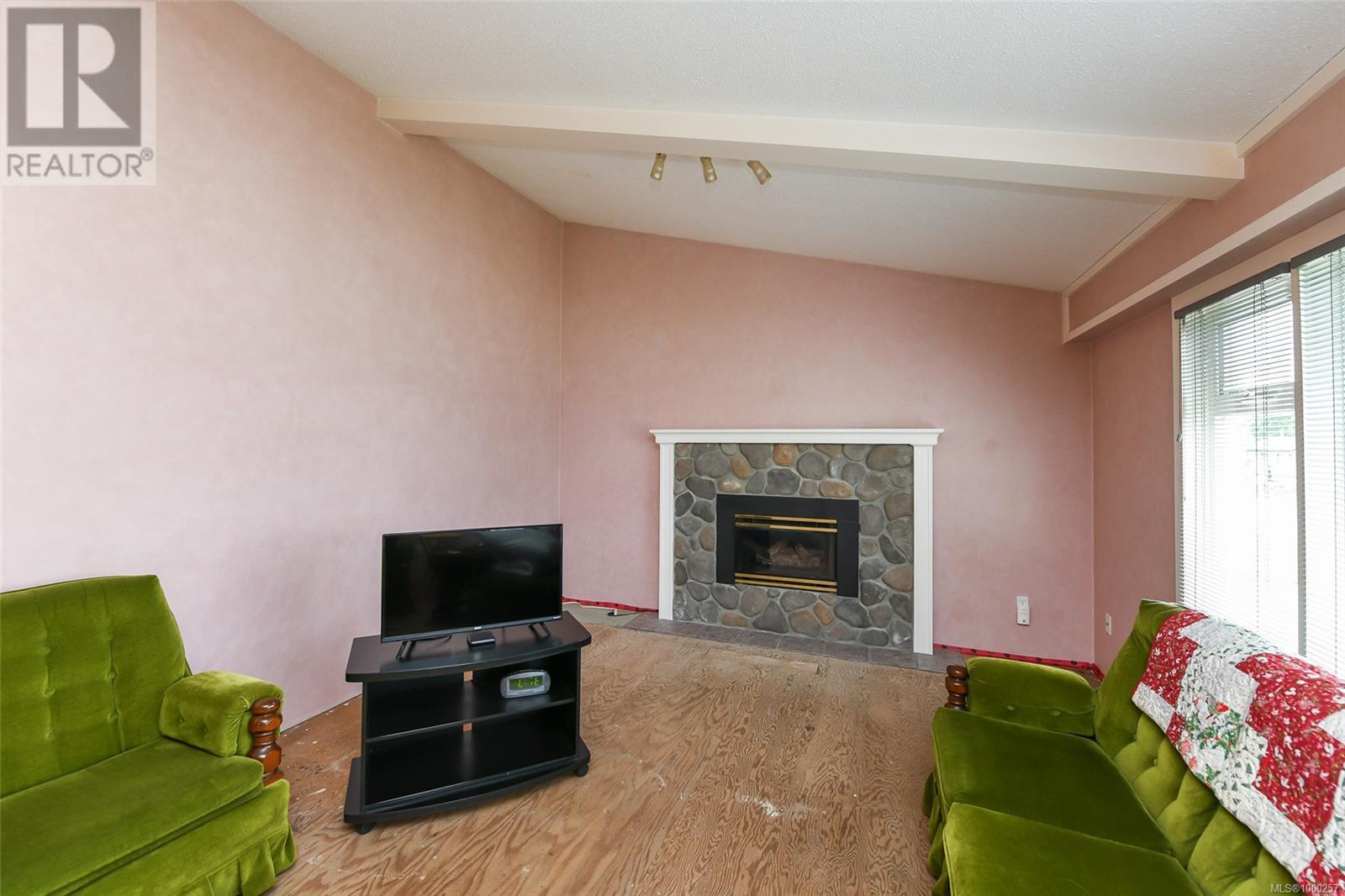 Property at 1932 Dogwood Dr image 5