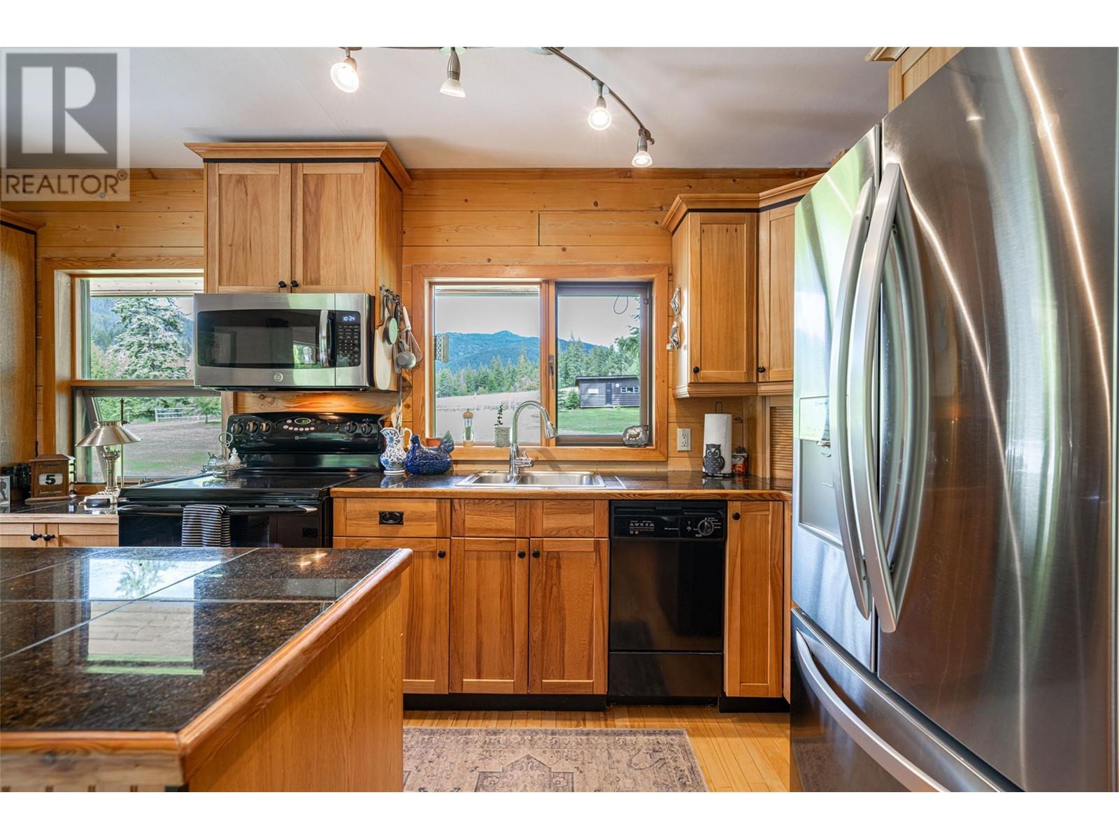 1075 Six Mile Creek Road, Vernon, British Columbia  V1H 2H1 - Photo 20 - 10343241