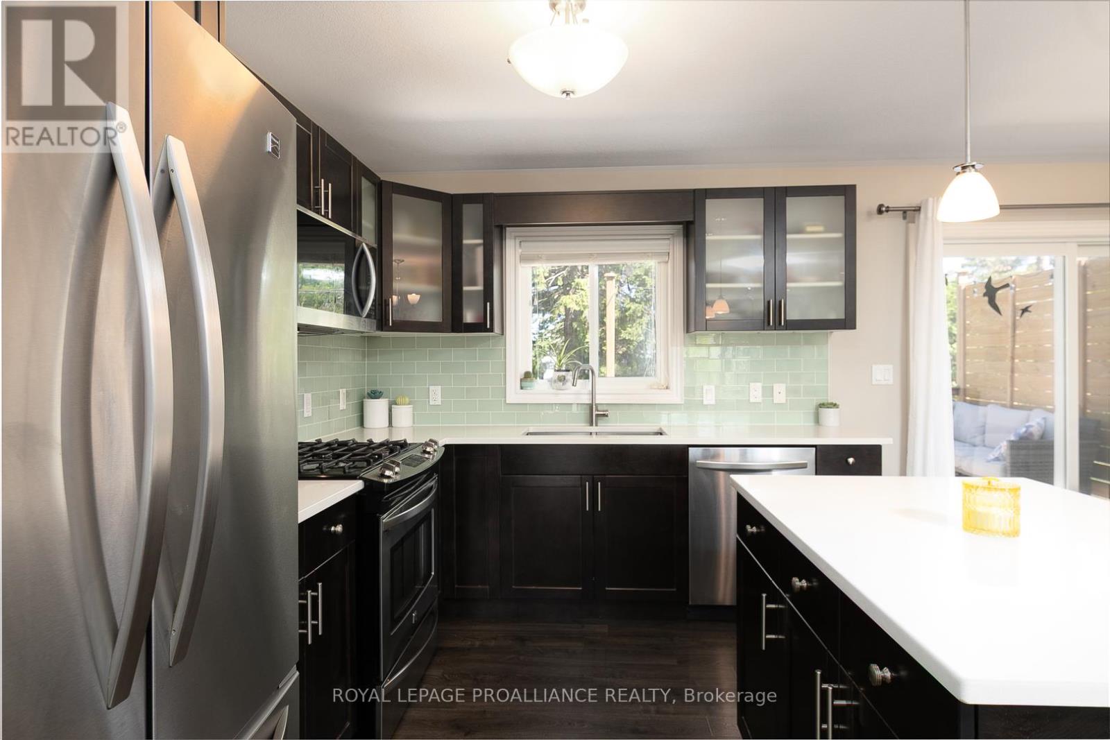 16 Mitchell Drive, Quinte West, Ontario  K0K 2C0 - Photo 9 - X12161537
