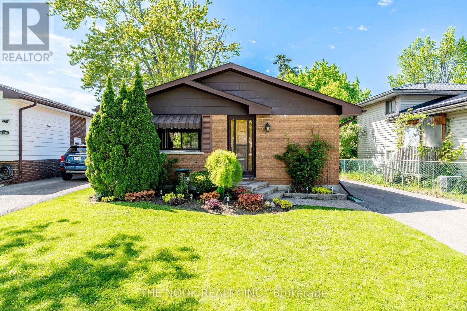 21 Rideau Crescent, Peterborough South, Ontario  K9J 1G7 - Photo 1 - X12161591