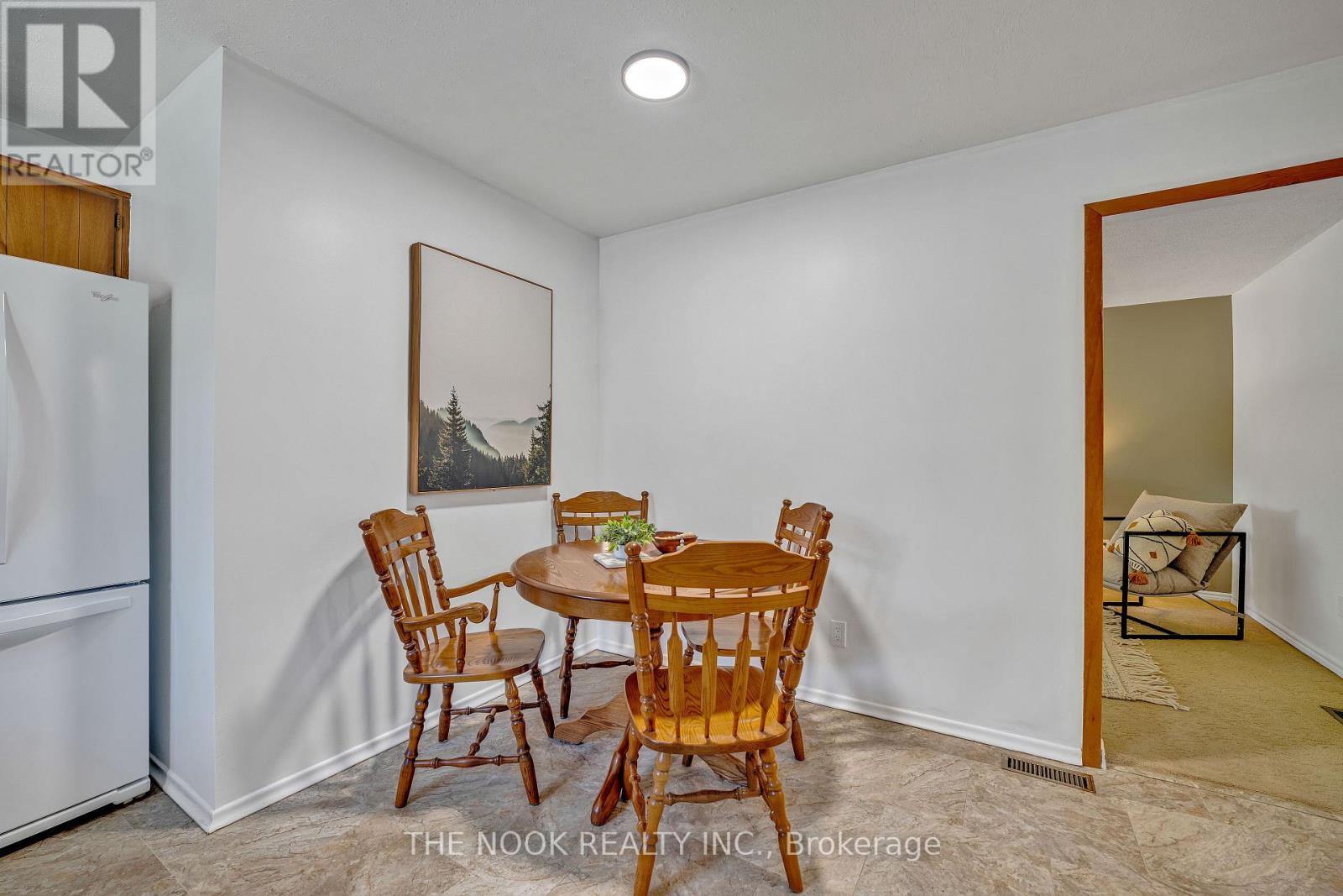 21 Rideau Crescent, Peterborough South, Ontario  K9J 1G7 - Photo 5 - X12161591