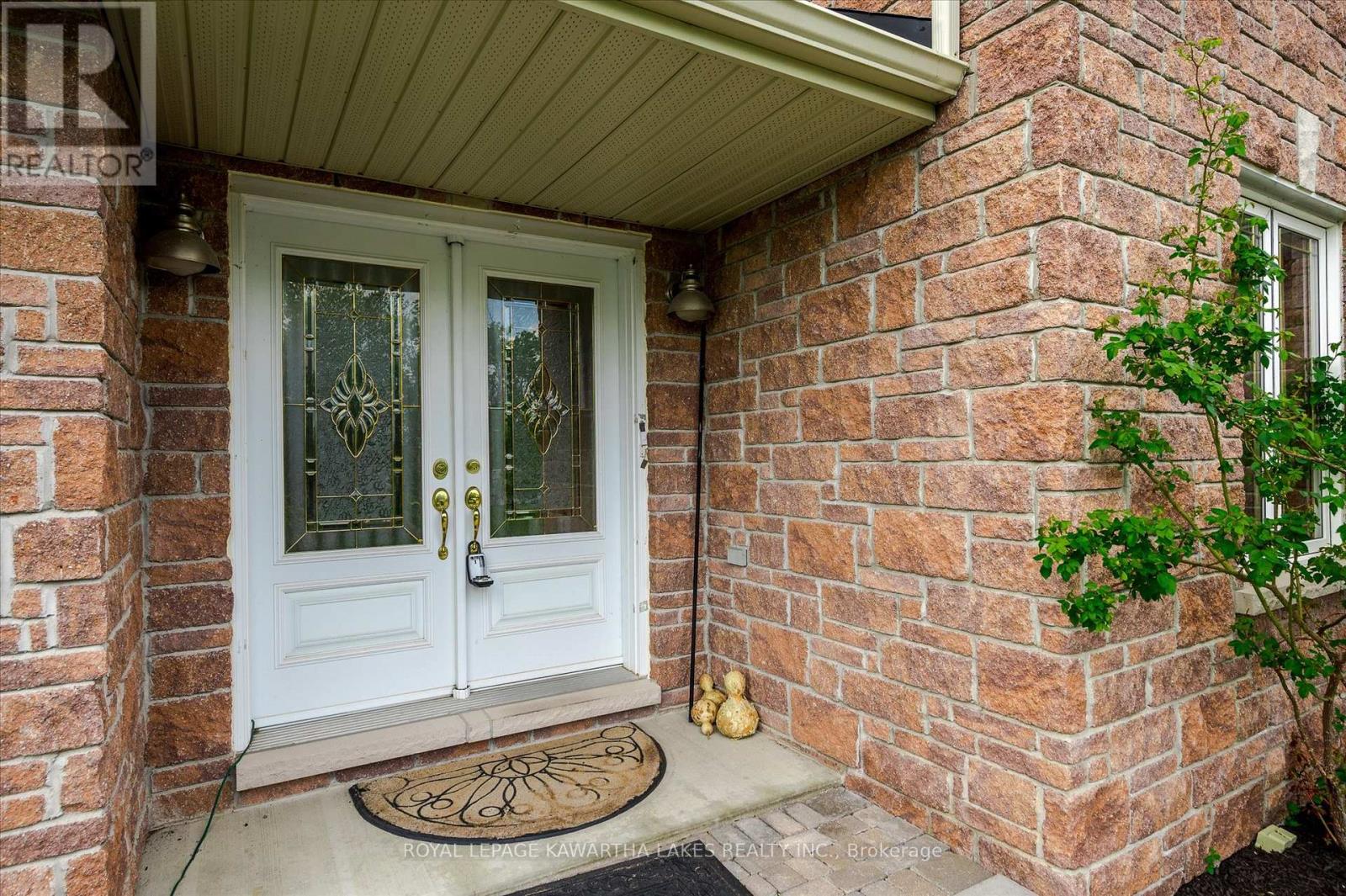 1 William Booth Crescent, Kawartha Lakes (Lindsay), Ontario  K9V 6E1 - Photo 3 - X12161671