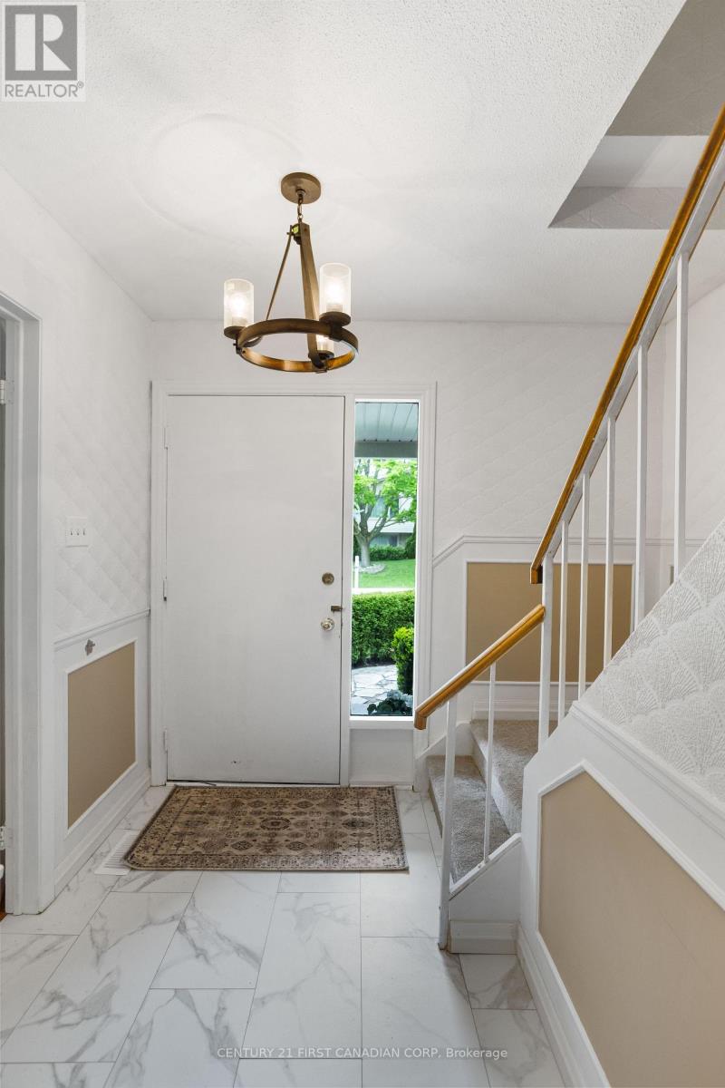 24 Bartlett Crescent, London South, Ontario  N6K 1W4 - Photo 6 - X12161428