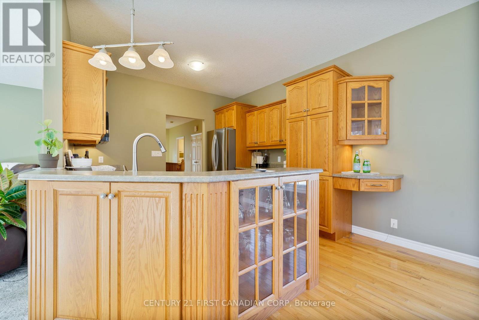 487 Petersen Avenue, Strathroy-Caradoc, Ontario  N7G 4L5 - Photo 10 - X12161602