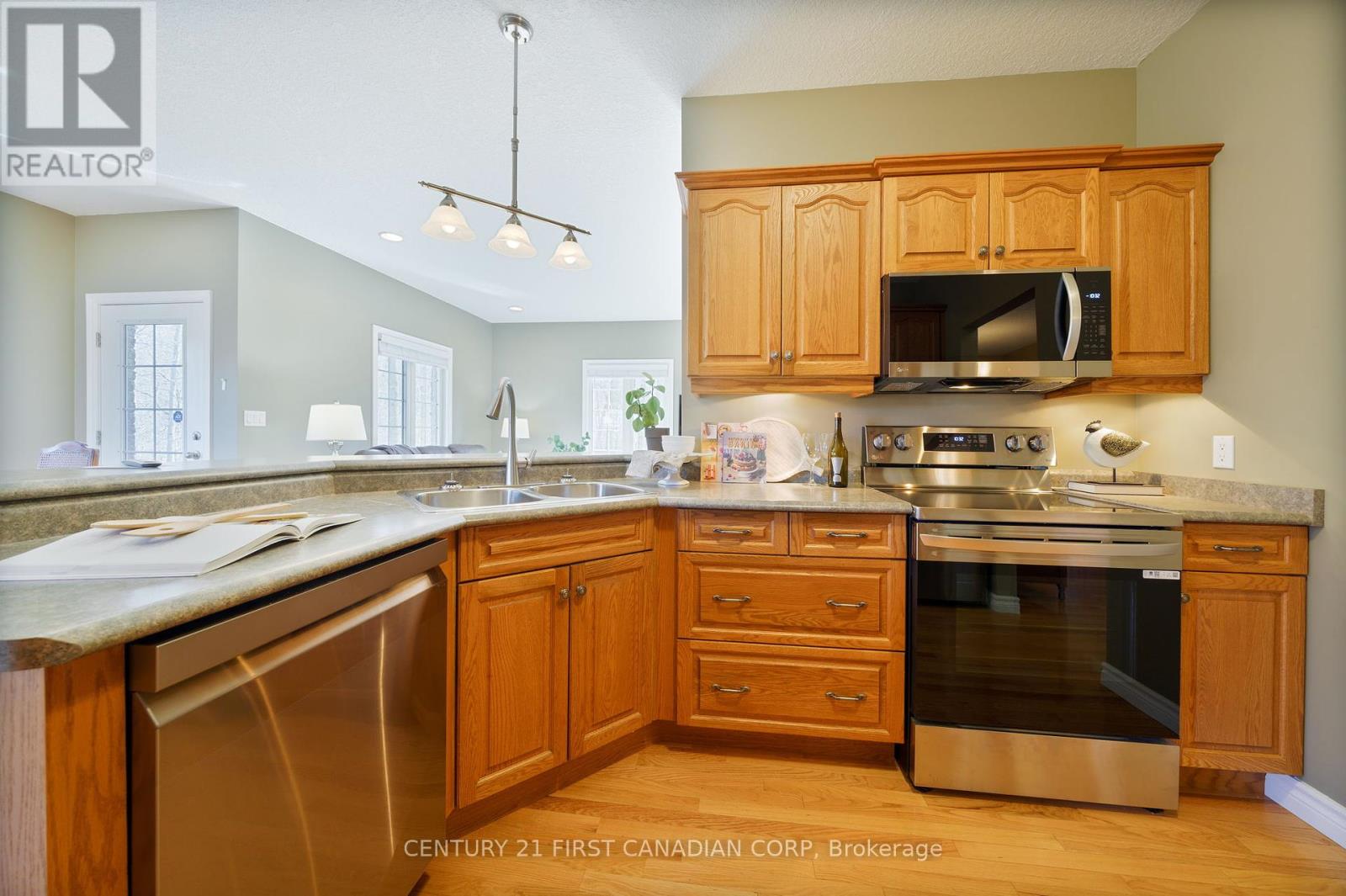 487 Petersen Avenue, Strathroy-Caradoc, Ontario  N7G 4L5 - Photo 13 - X12161602