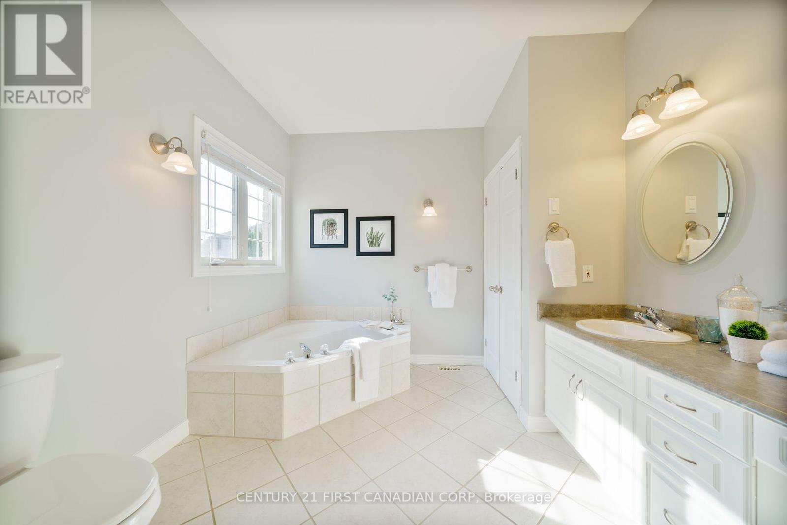 487 Petersen Avenue, Strathroy-Caradoc, Ontario  N7G 4L5 - Photo 23 - X12161602