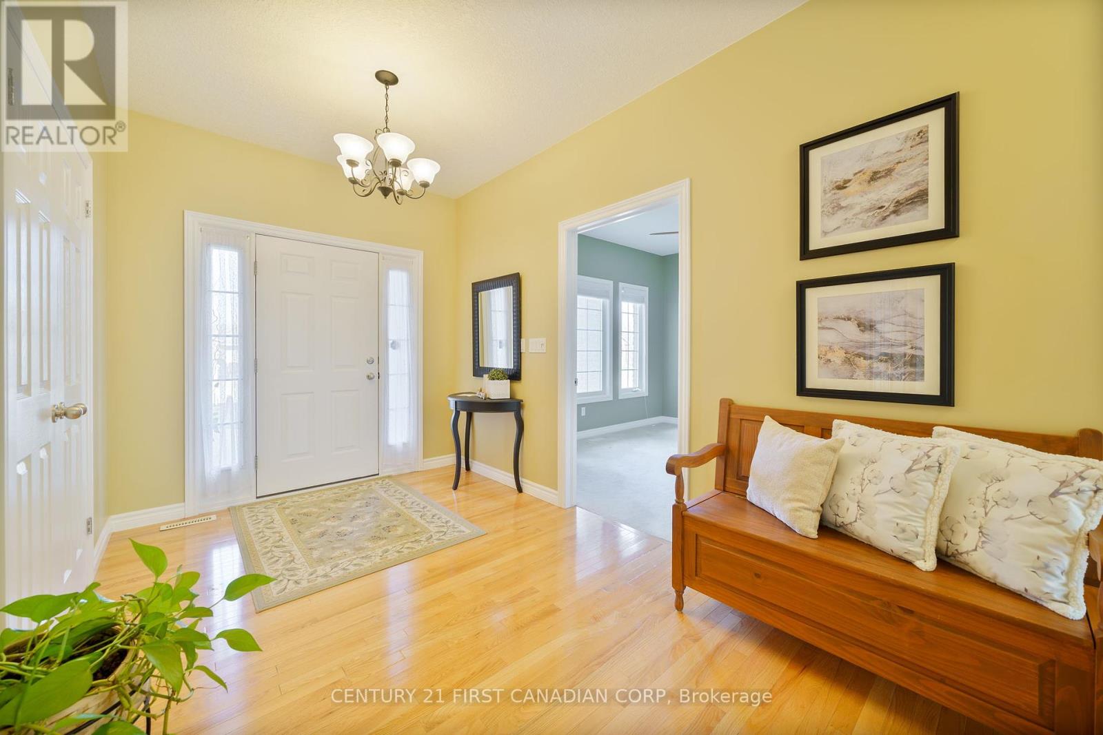 487 Petersen Avenue, Strathroy-Caradoc, Ontario  N7G 4L5 - Photo 5 - X12161602