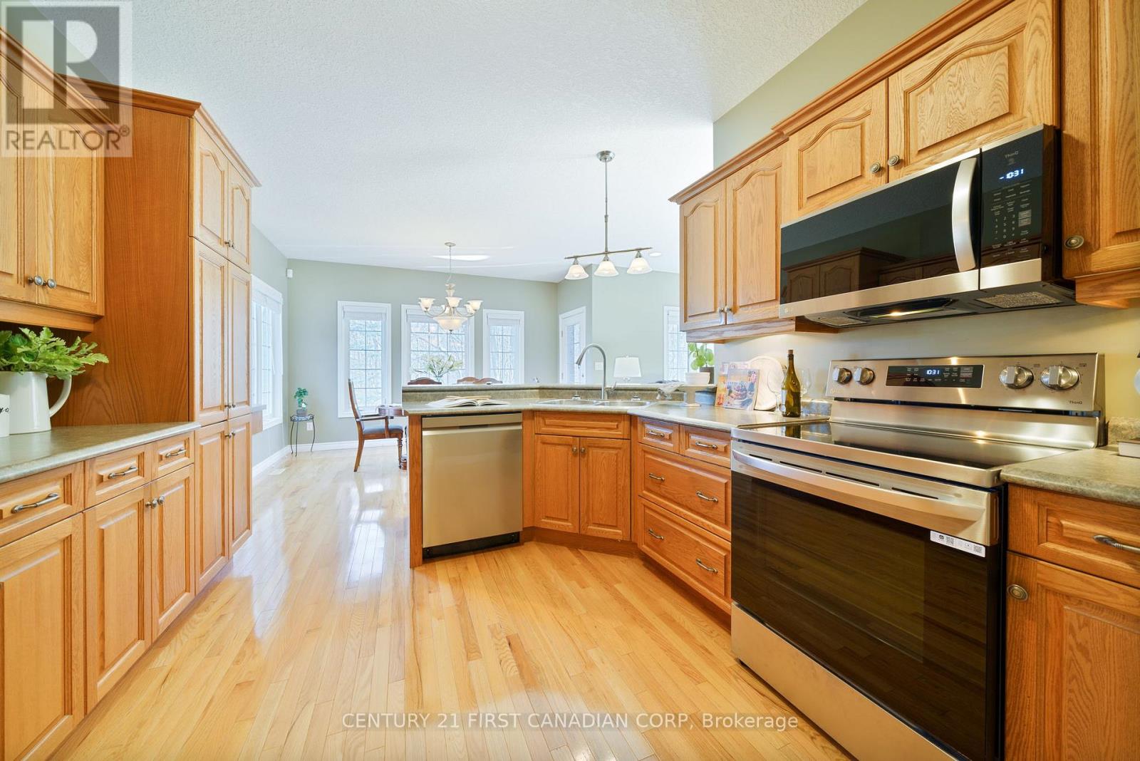 487 Petersen Avenue, Strathroy-Caradoc, Ontario  N7G 4L5 - Photo 8 - X12161602