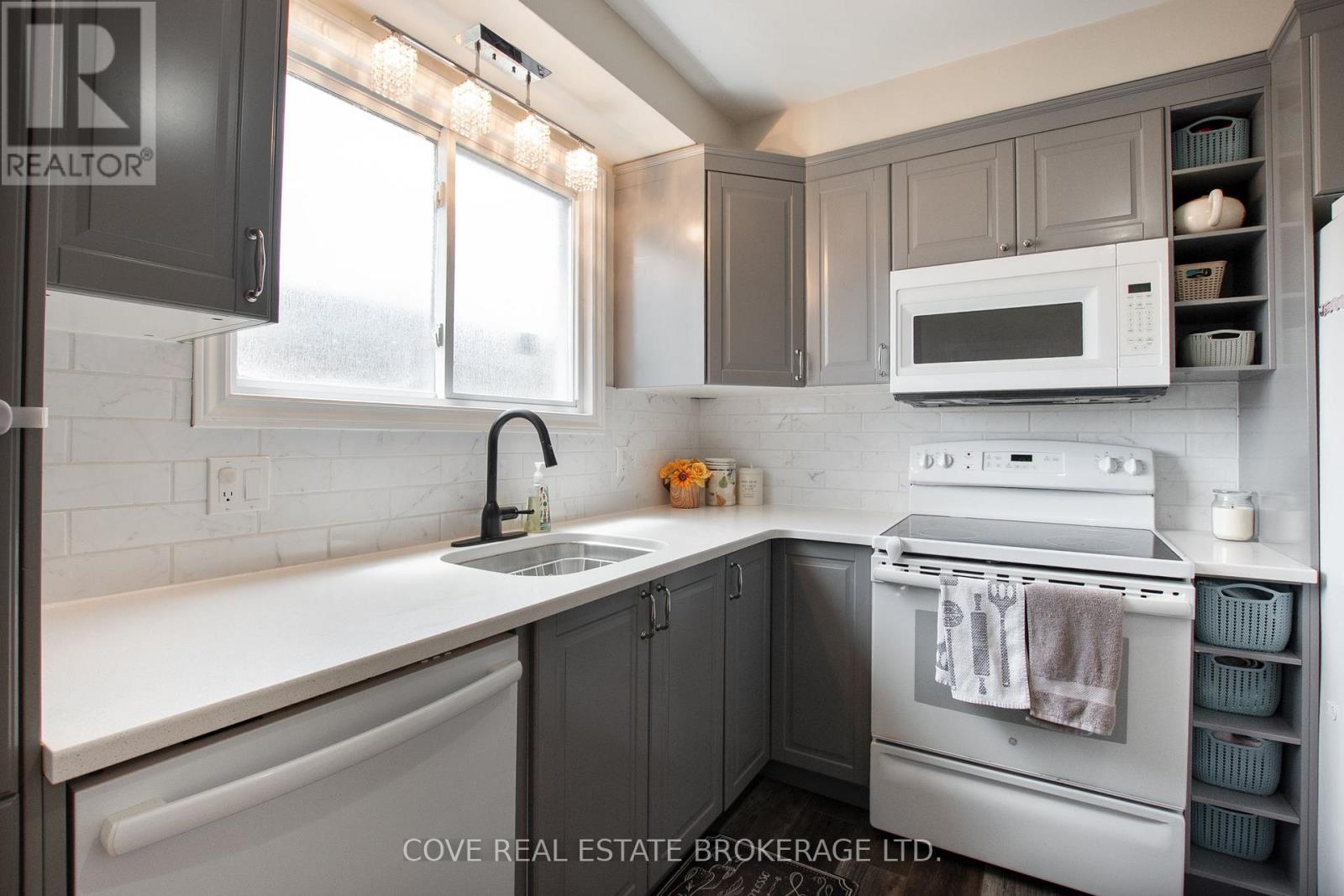 Photo 11 of 31 for 437 Forest Avenue