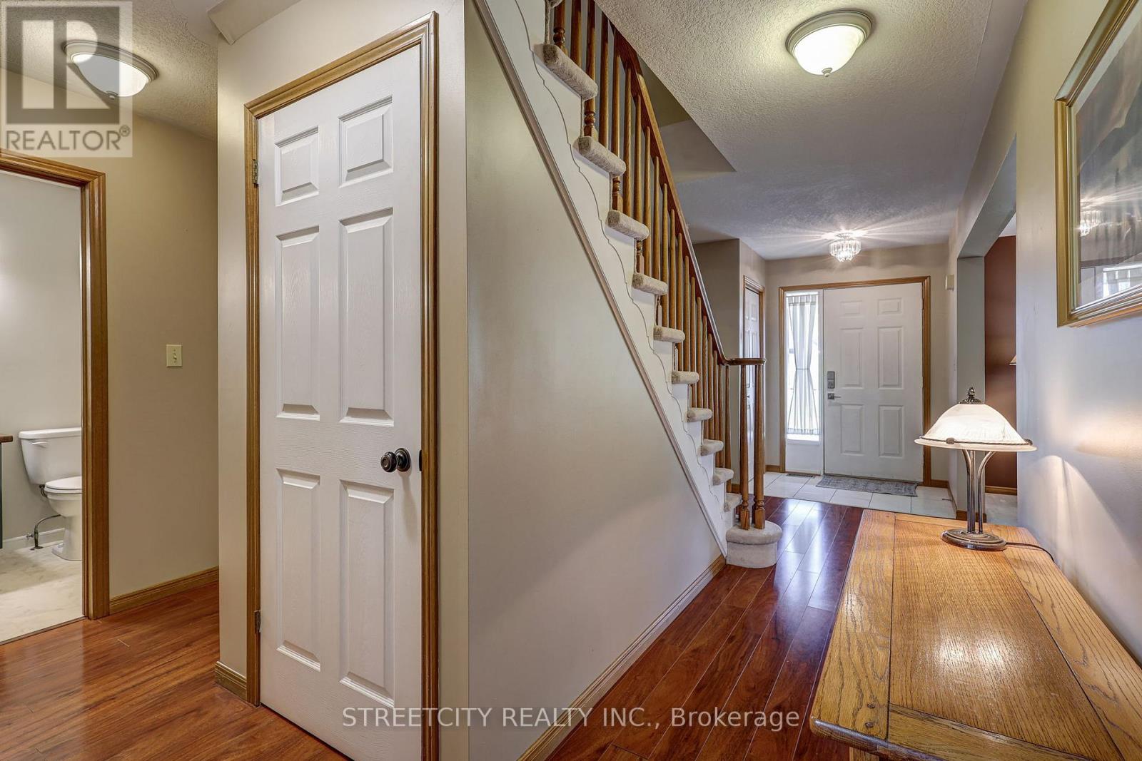 Photo 11 of 50 for 10 Timberlane Crescent
