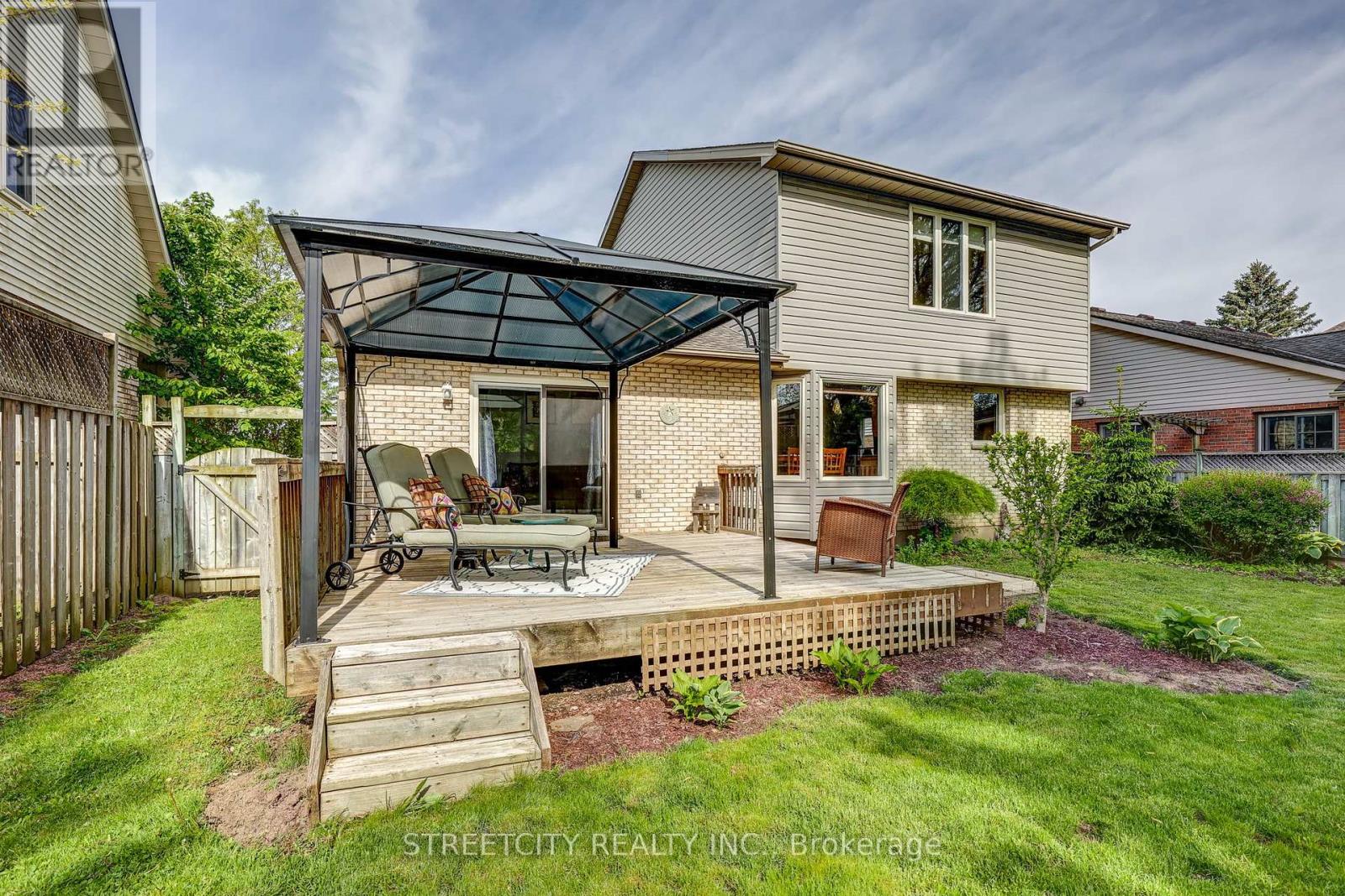 Photo 46 of 50 for 10 Timberlane Crescent