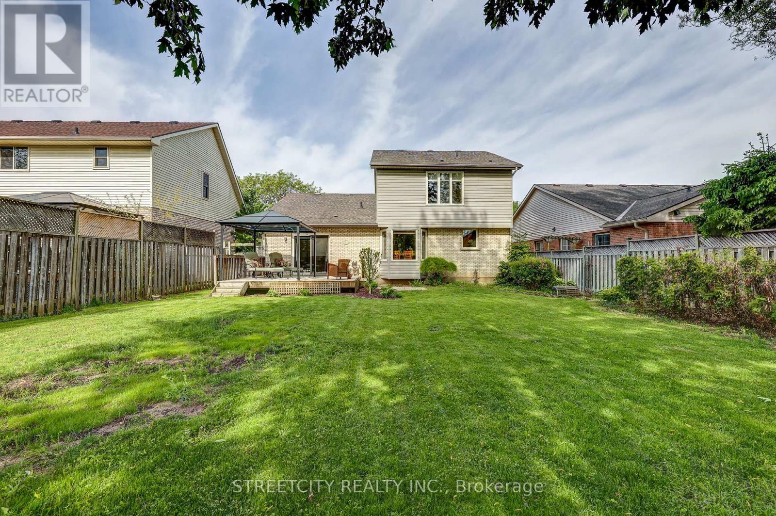 Photo 47 of 50 for 10 Timberlane Crescent