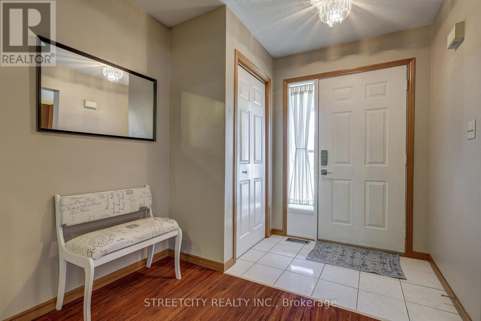 Photo 5 of 50 for 10 Timberlane Crescent