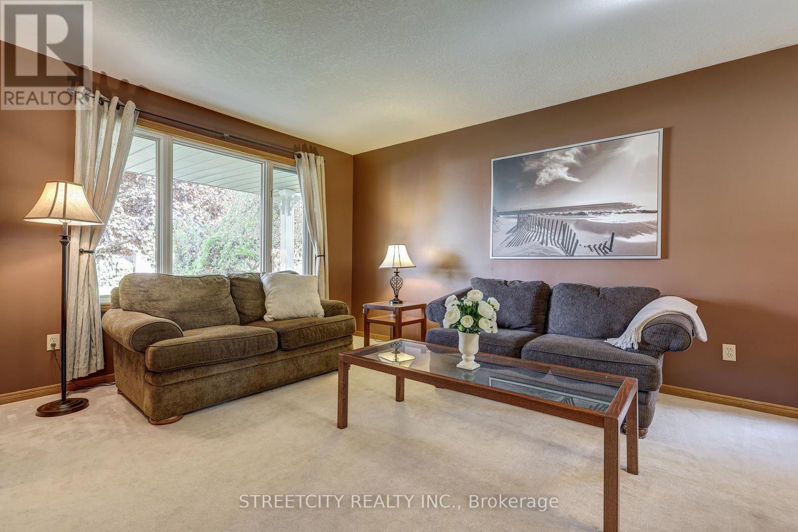 Photo 8 of 50 for 10 Timberlane Crescent