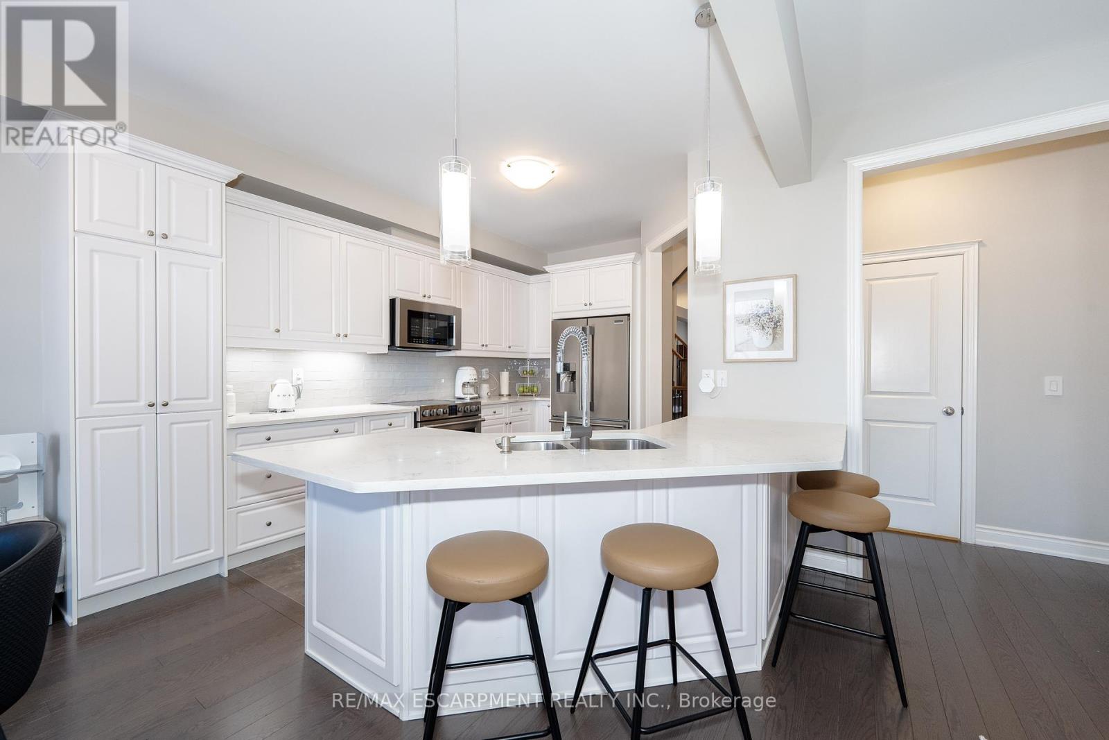 549 Terrace Way, Oakville, Ontario  L6M 1N6 - Photo 8 - W12090026