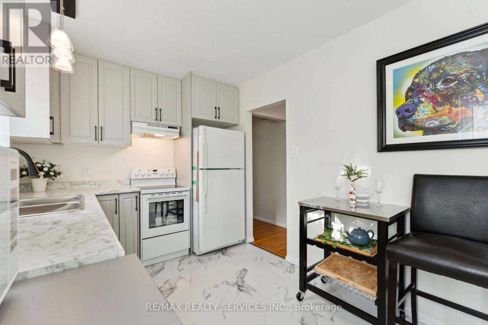 70 Northwood Drive, Brampton, Ontario  L6X 2L2 - Photo 11 - W12158596