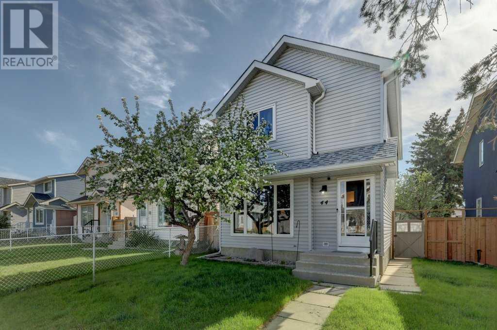 44 Castlegreen Close Ne, Calgary, Alberta  t3j 1y6 - Photo 2 - A2221583