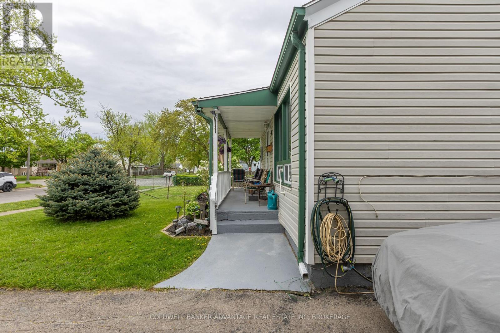 110 Roosevelt Avenue, Welland (Lincoln/crowland), Ontario  L3B 2G4 - Photo 14 - X12161524