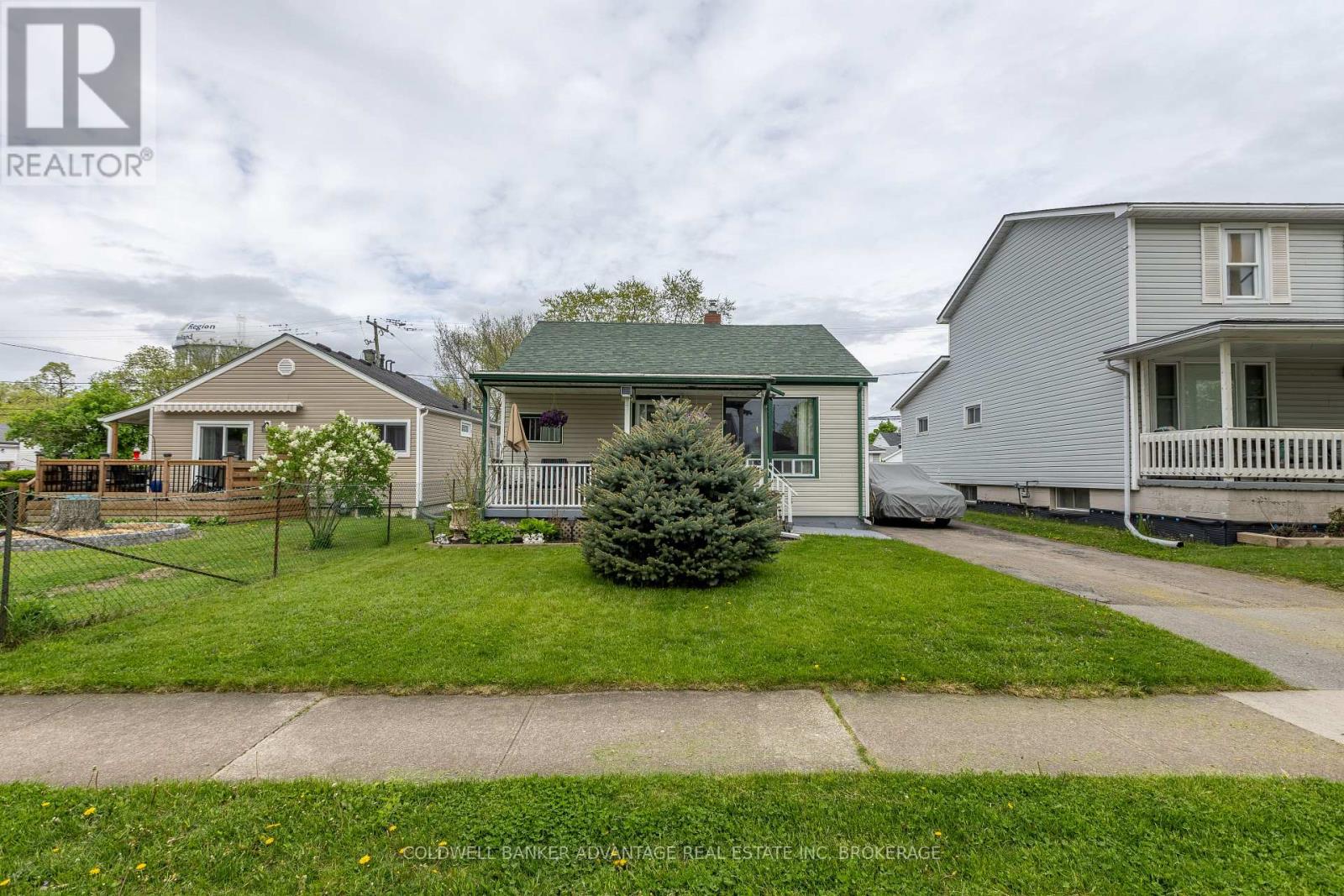 110 Roosevelt Avenue, Welland (Lincoln/crowland), Ontario  L3B 2G4 - Photo 2 - X12161524