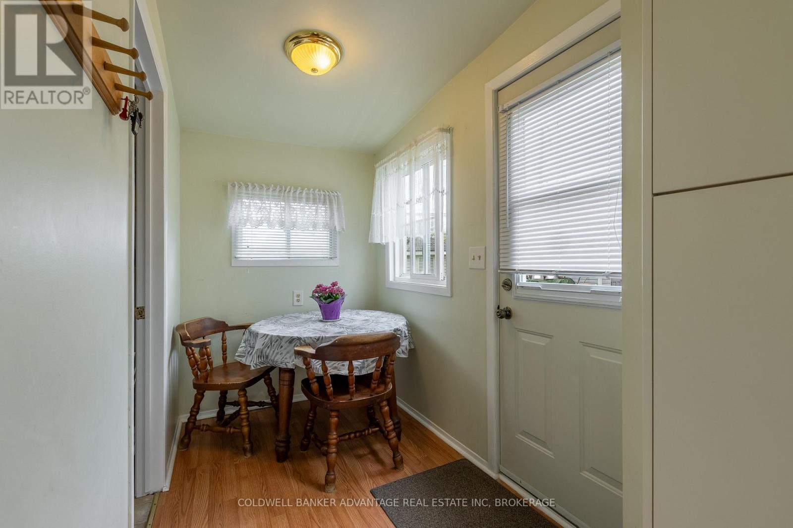 110 Roosevelt Avenue, Welland (Lincoln/crowland), Ontario  L3B 2G4 - Photo 7 - X12161524