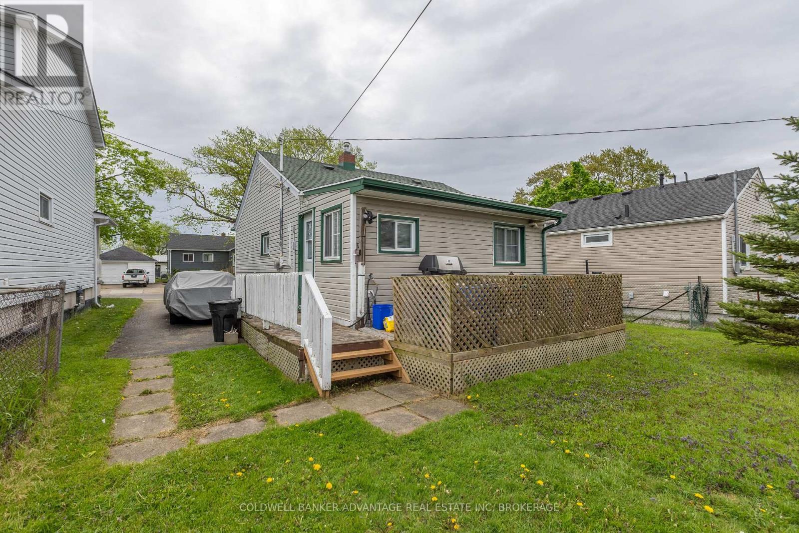 110 Roosevelt Avenue, Welland (Lincoln/crowland), Ontario  L3B 2G4 - Photo 9 - X12161524