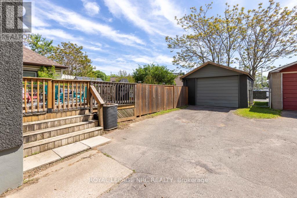 174 York Street, St. Catharines (Haig), Ontario  L2R 6G2 - Photo 21 - X12161566