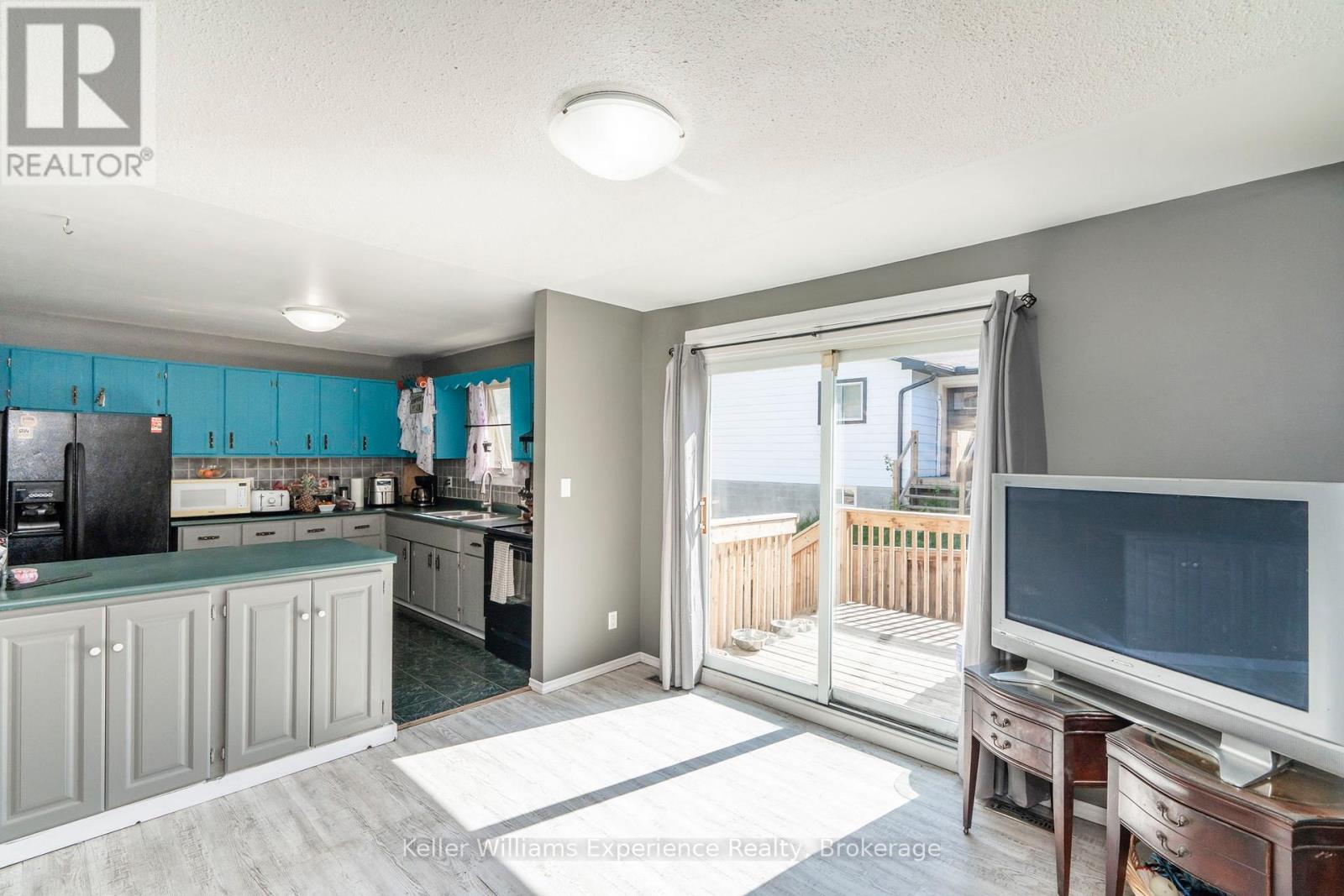 487 Nottingham Street, Tay, Ontario  L0K 1R0 - Photo 4 - S12161754