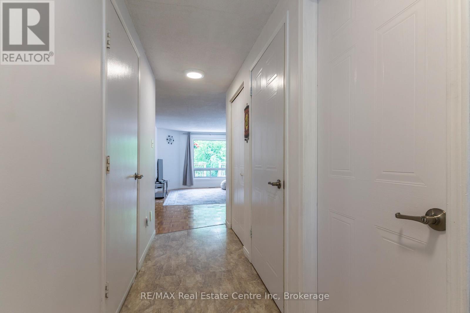 61 Grandridge Crescent, Guelph, Ontario  N1H 8G2 - Photo 4 - X12161860