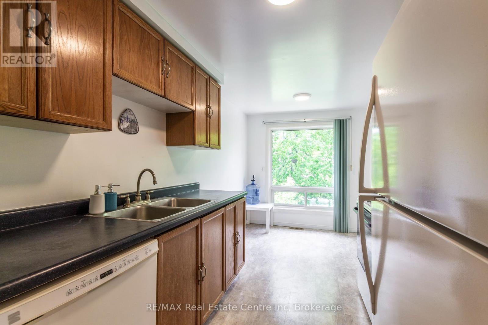 61 Grandridge Crescent, Guelph, Ontario  N1H 8G2 - Photo 8 - X12161860