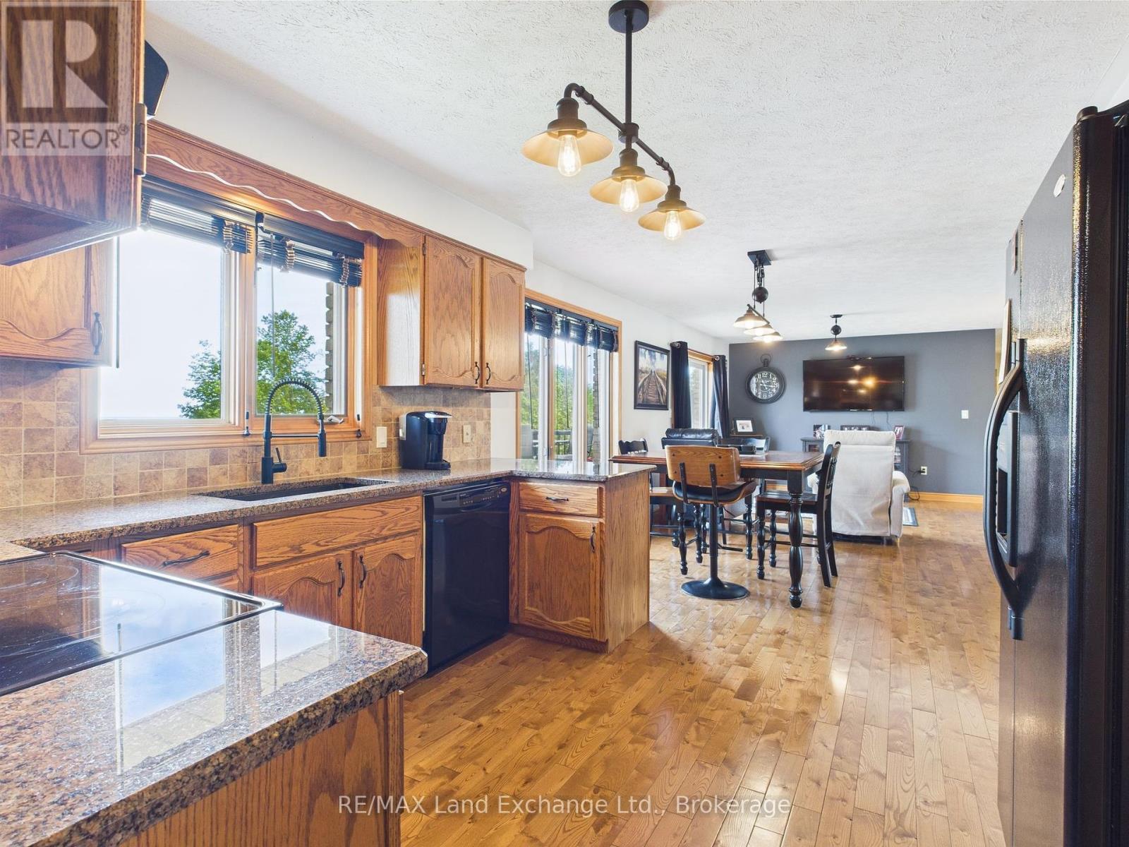 276 Penetangore Row, Kincardine, Ontario  N2Z 2P5 - Photo 14 - X12161914