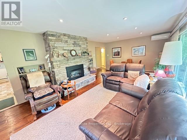 45 Isabella Street, Parry Sound, Ontario  P2A 1M4 - Photo 14 - X12161990