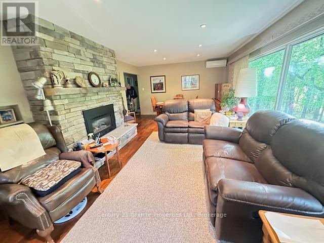 45 Isabella Street, Parry Sound, Ontario  P2A 1M4 - Photo 33 - X12161990