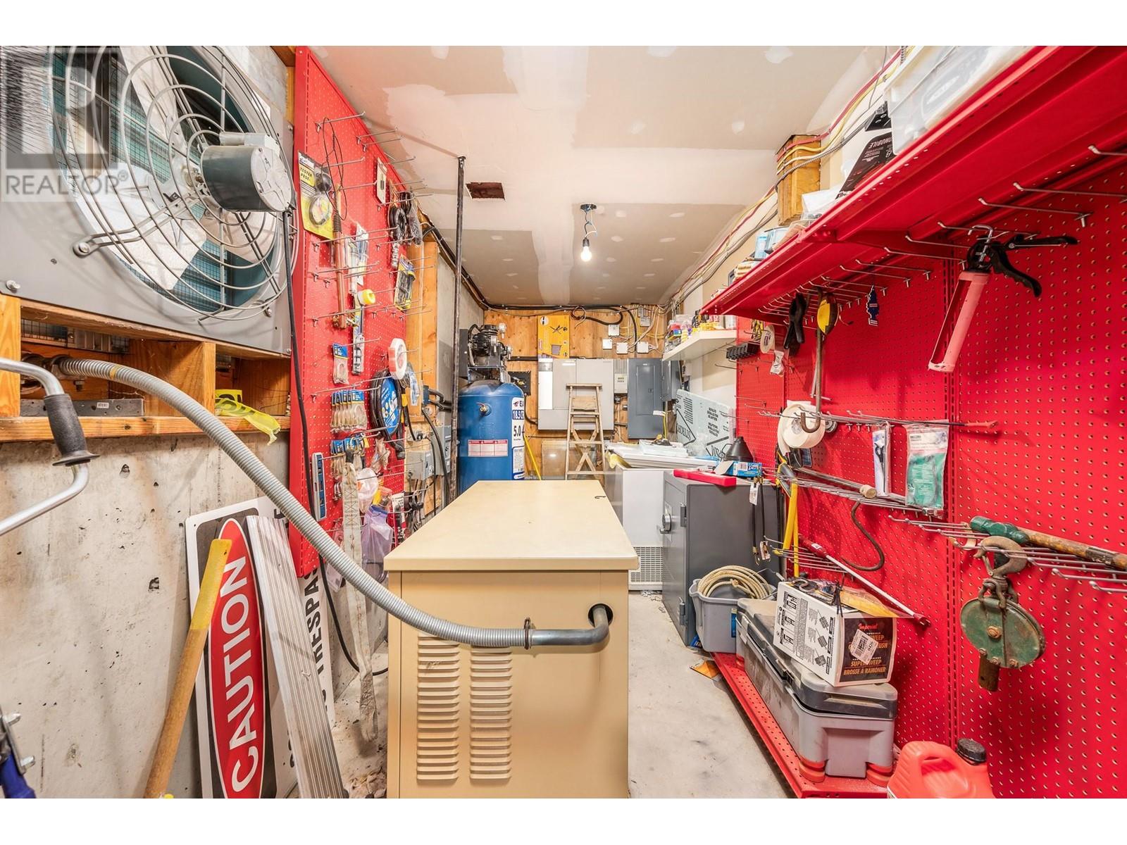 4 Hollingsworth Road, Cherryville, BC V0E2G3