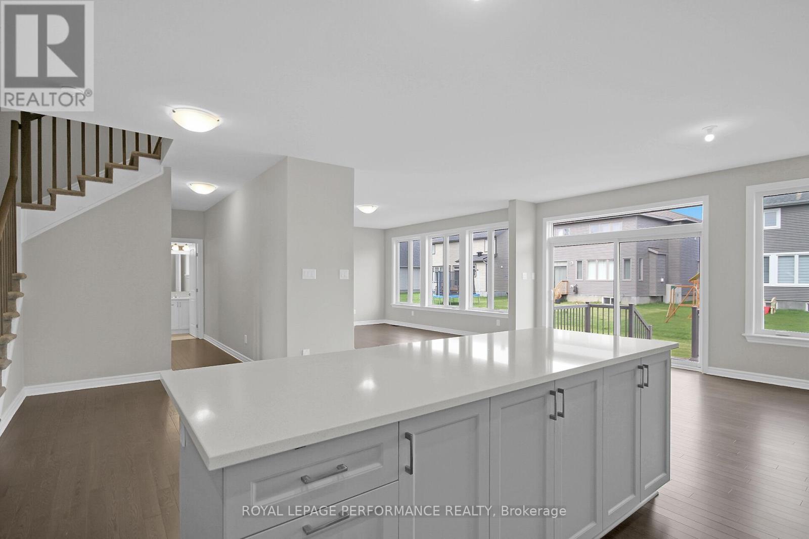 474 Central Park Boulevard, Russell, Ontario  K4R 1E9 - Photo 9 - X12161412